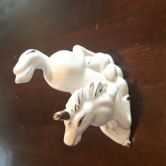 Unicorn Figurine - Picture 3 of 9